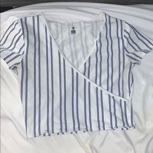 Pacsun (MetoWe) cropped shirt